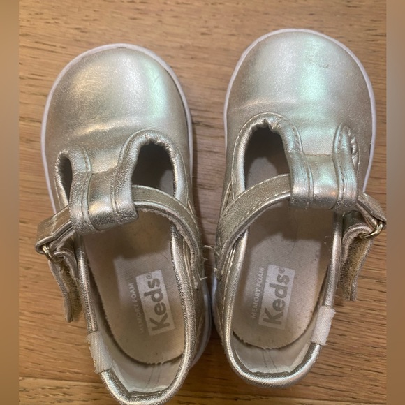 Keds Baby Gold Sneakers size infant 3 and 4. GUC - Picture 7 of 11